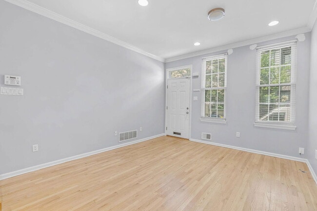 Building Photo - 813 N Lawrence St