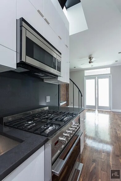 Building Photo - East 75th Street