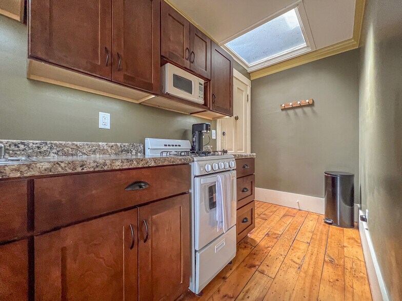 Building Photo - 1175 Iowa St