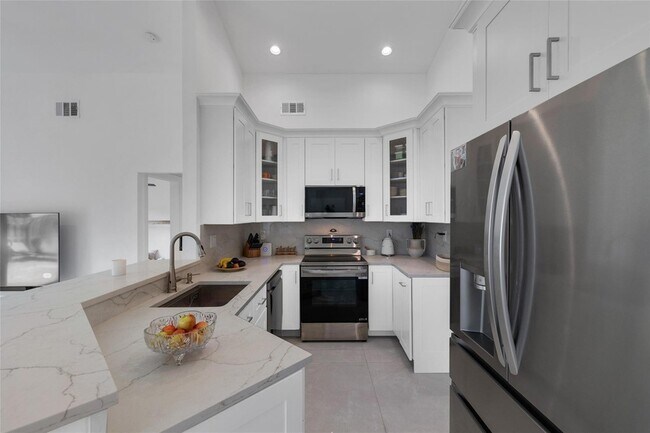 Building Photo - 9585 Carousel Cir S