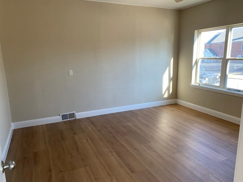 Building Photo - 111 Lincoln Ave