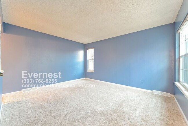 Building Photo - 2-Bedroom Home with Modern Amenities and C...