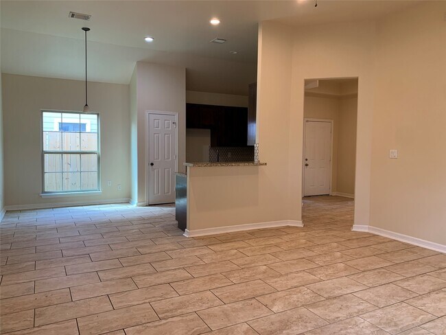 Building Photo - 14914 Darbydale Dr