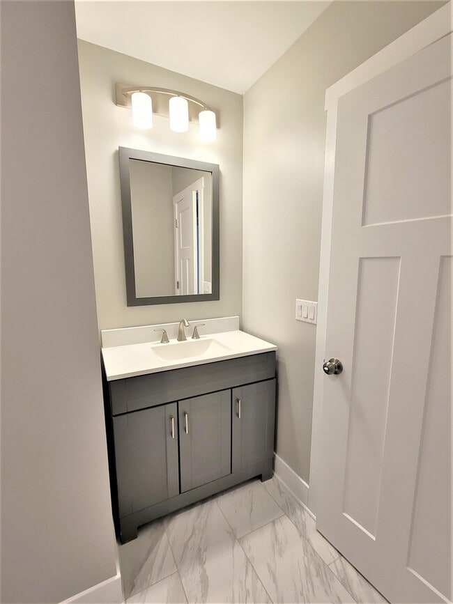 Building Photo - 1140 E Breckenridge St