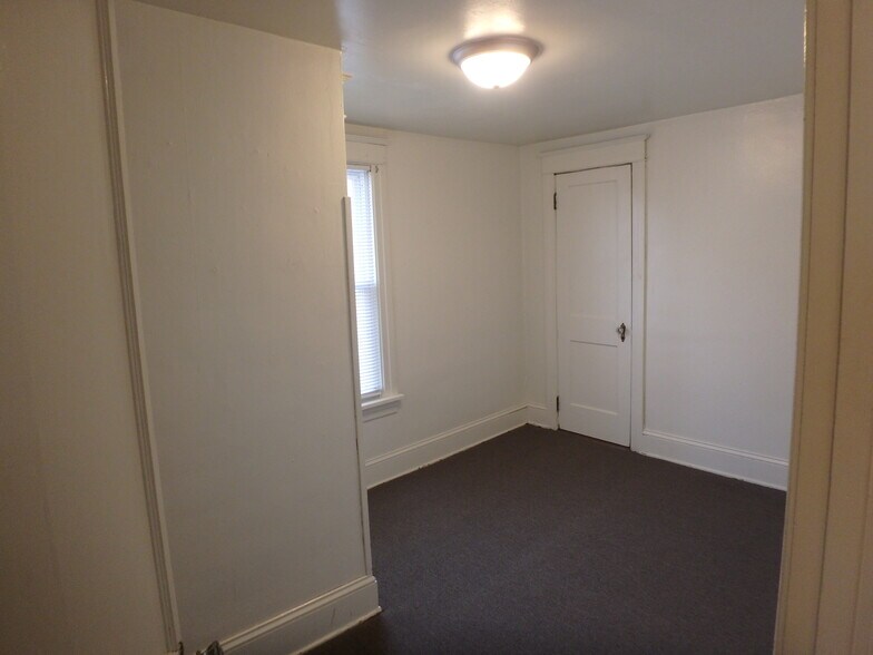 Building Photo - 117 N Montour St