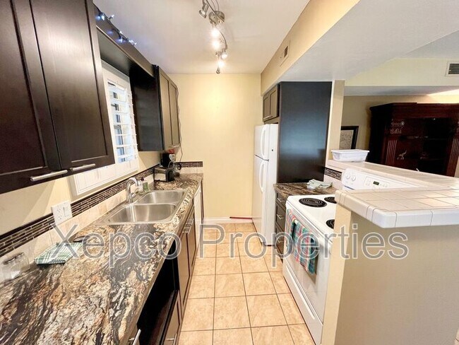 Building Photo - 5300 E Waverly Dr