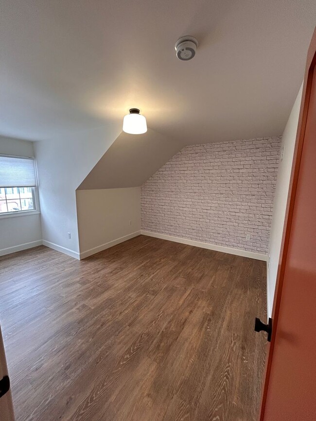 Building Photo - Updated 3 Bed 1.5 Bath Townhouse in Lititz!