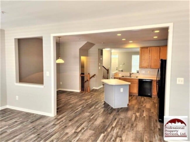 Building Photo - Price Reduction! Luxury Townhome!