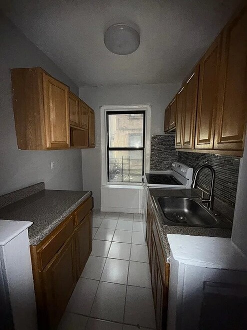 Building Photo - 253 E 181st St