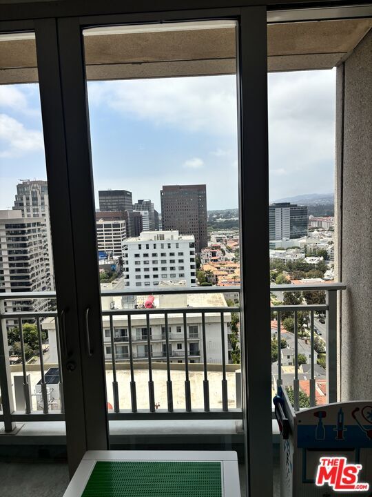 Building Photo - 10727 Wilshire Blvd