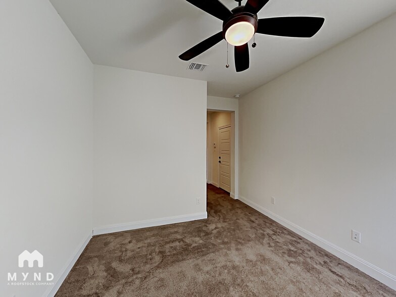 Building Photo - 5805 Sardinia Dr