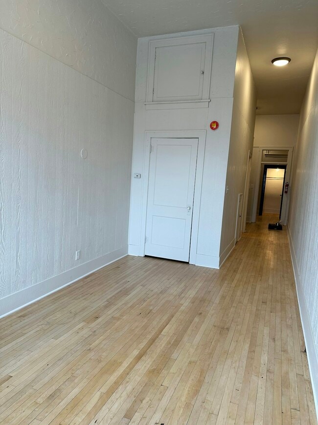 Building Photo - 617 St Joseph St