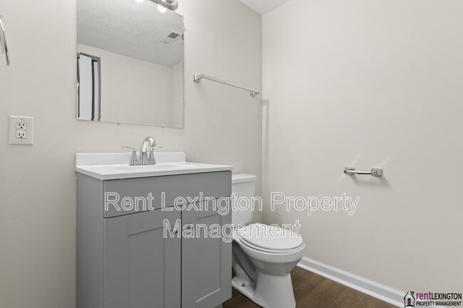 Building Photo - 208 Grayson Ct