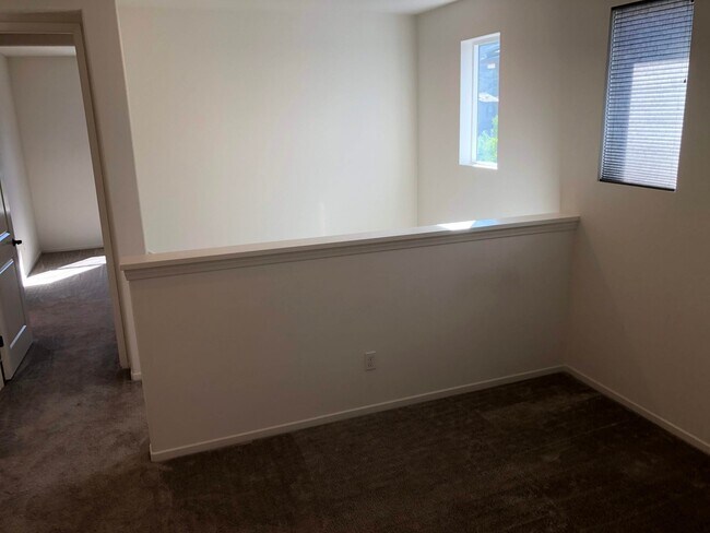 Building Photo - Beautiful 4 Bed 3 Bath Home In Harmony Gro...