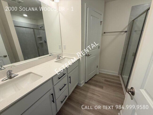 Building Photo - 2000 Solana Wds Dr