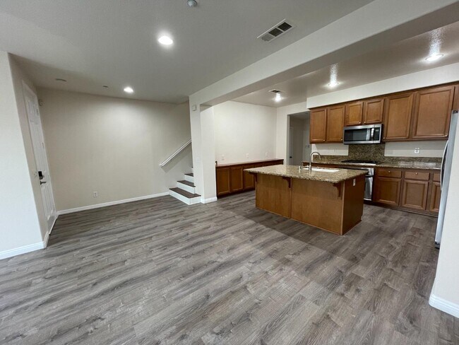 Building Photo - 2208 Pasadena Ct