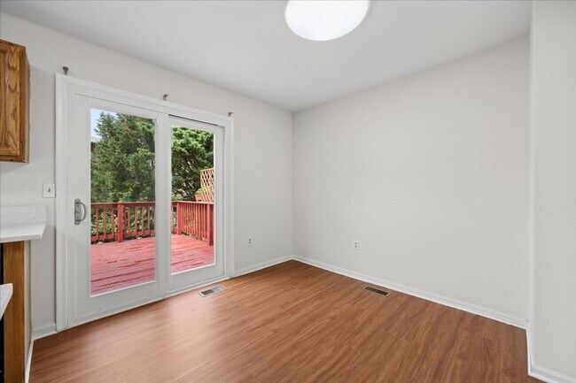 Building Photo - 442 Blossom Ln