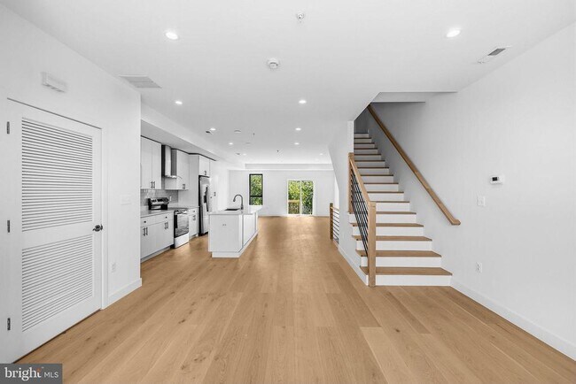 Building Photo - 2534 Elvans Rd SE