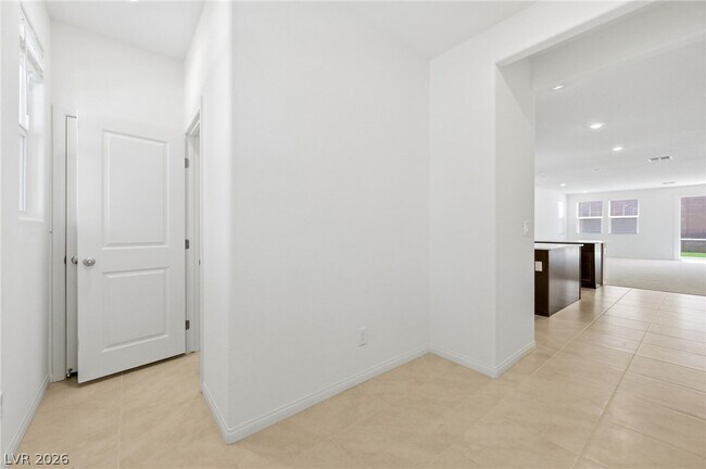 Building Photo - 3765 Osiris Ave