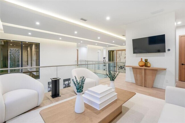 Building Photo - 1736 Cox Rd