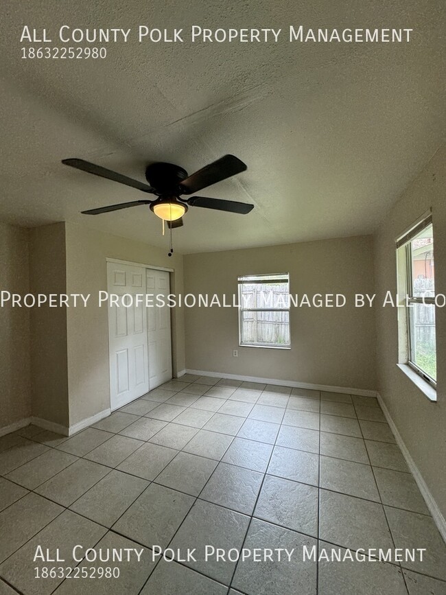 Building Photo - 3 Bedroom 1 Bath Home in St. Pete!