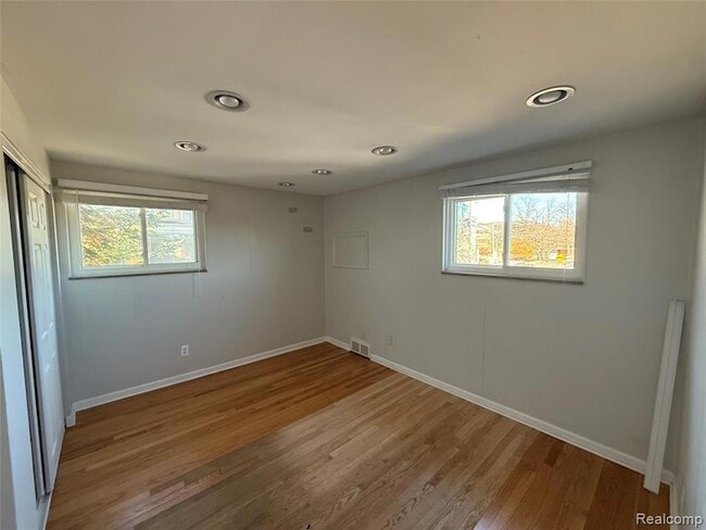 Building Photo - 1111 Holland St