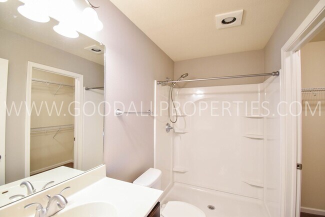 Building Photo - 1255 SE Waddell Way