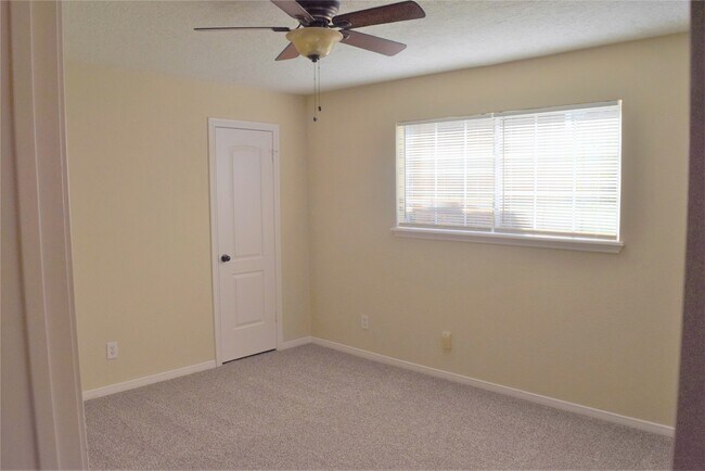 Building Photo - 6207 Northway Dr