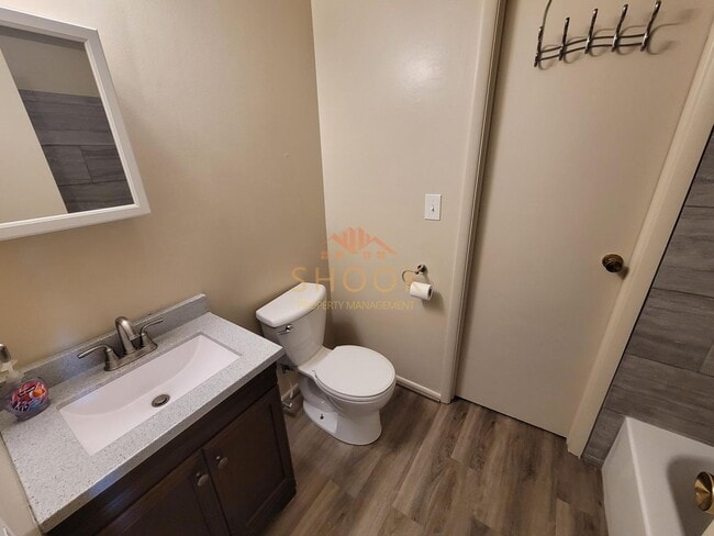 Building Photo - METICULOUSLY MAINTAINED COZY HOME