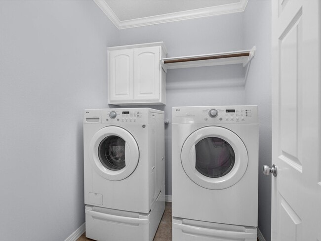 Building Photo - 11643 Royal Oaks View