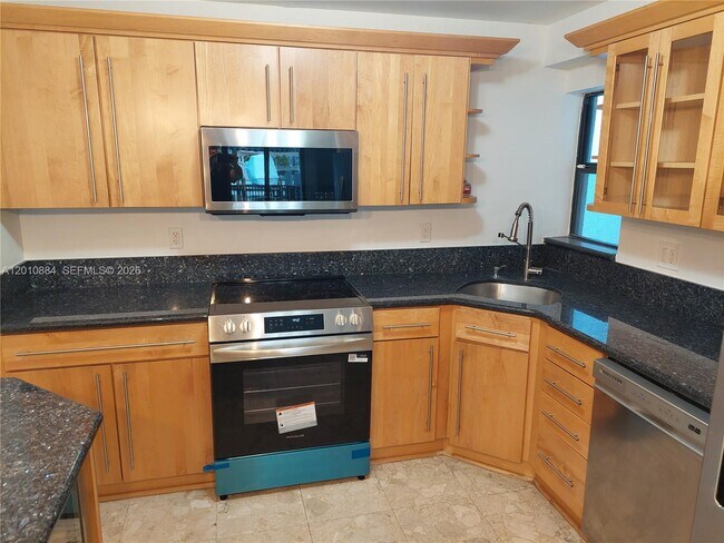 Building Photo - 255 Poinciana Island Dr
