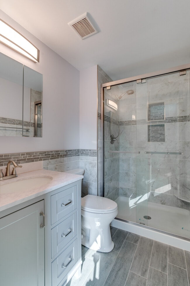 Primary Bathroom - 5471 Braddock Ridge Dr
