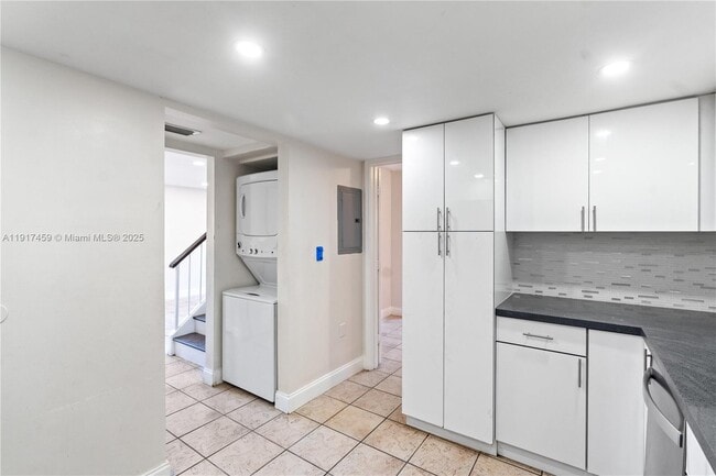 Building Photo - 6241 SW 116th Pl