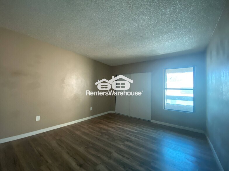 Building Photo - 2686 N 43rd Ave