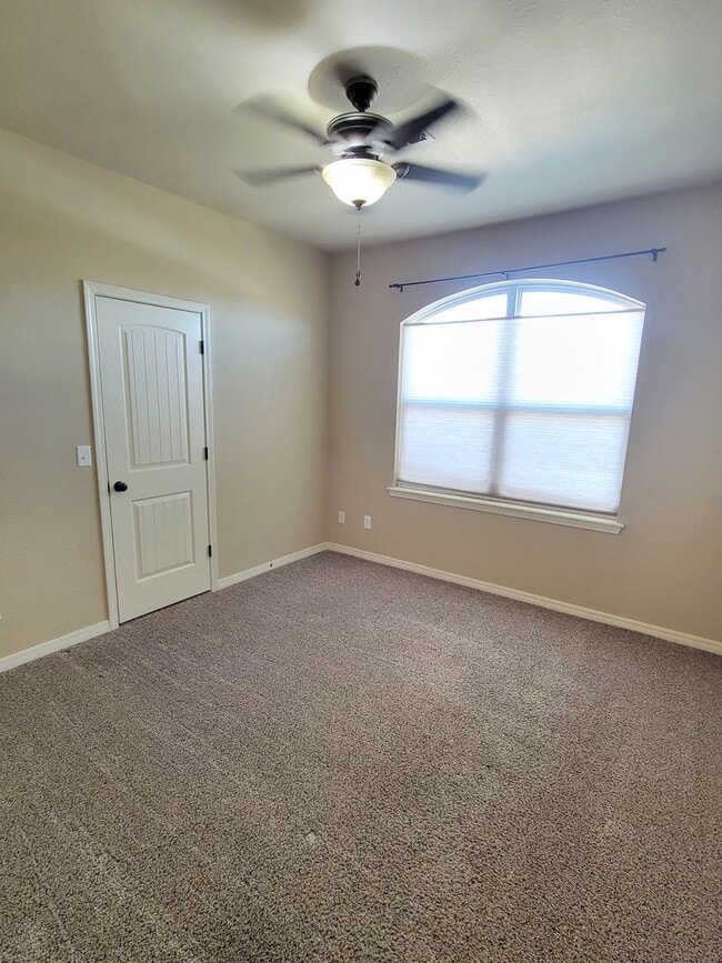 Building Photo - 9825 Perry Ave