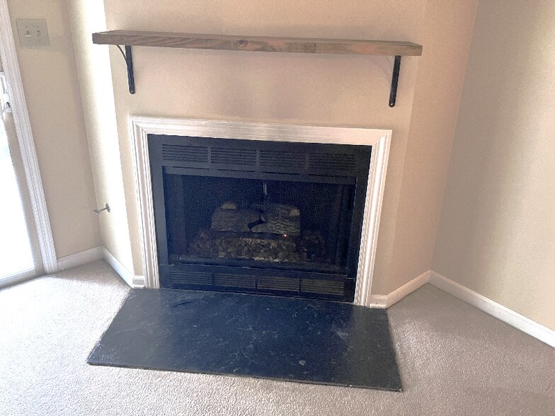 Building Photo - 815 Ridgefield Dr