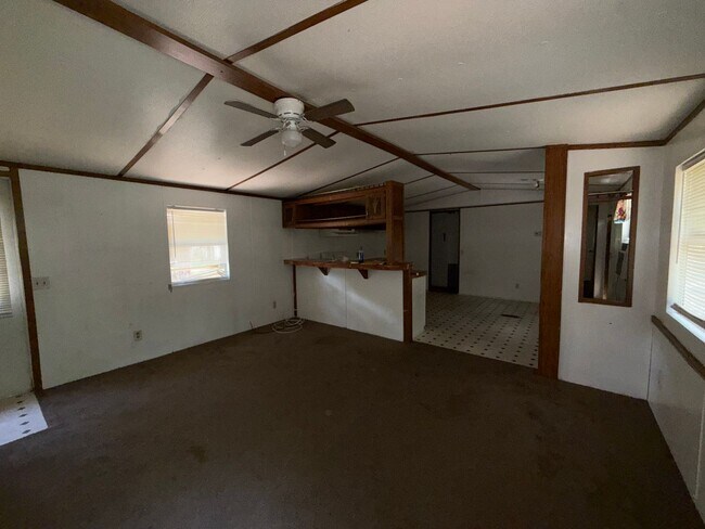 Building Photo - 125 Co Rd 371