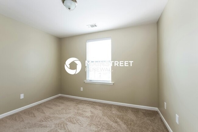 Building Photo - 3 Bedroom Pet-Friendly Home in Charlotte, NC with Main Street Renewal