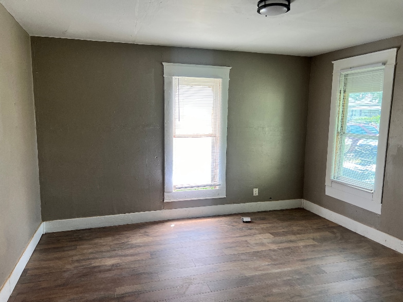 Building Photo - 411 N Pottenger Ave