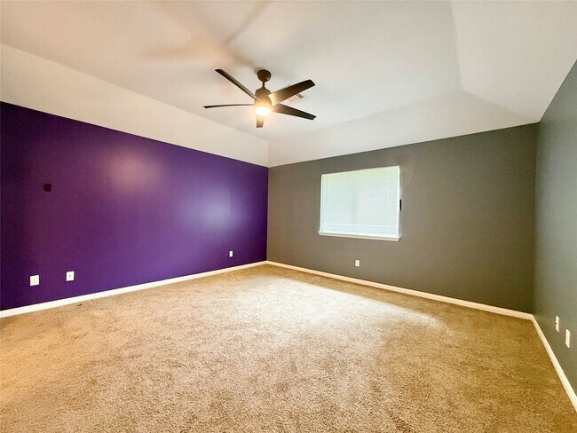 Building Photo - 1405 Manor Dr