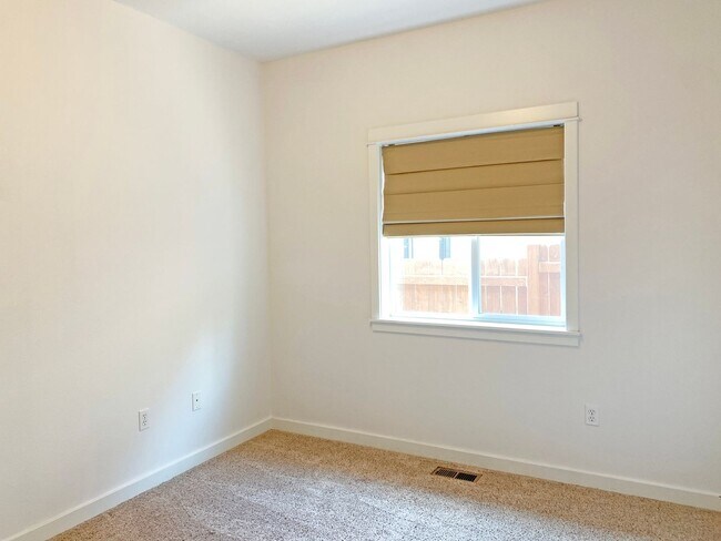 Building Photo - Beautiful Single Level Home in North Albany!