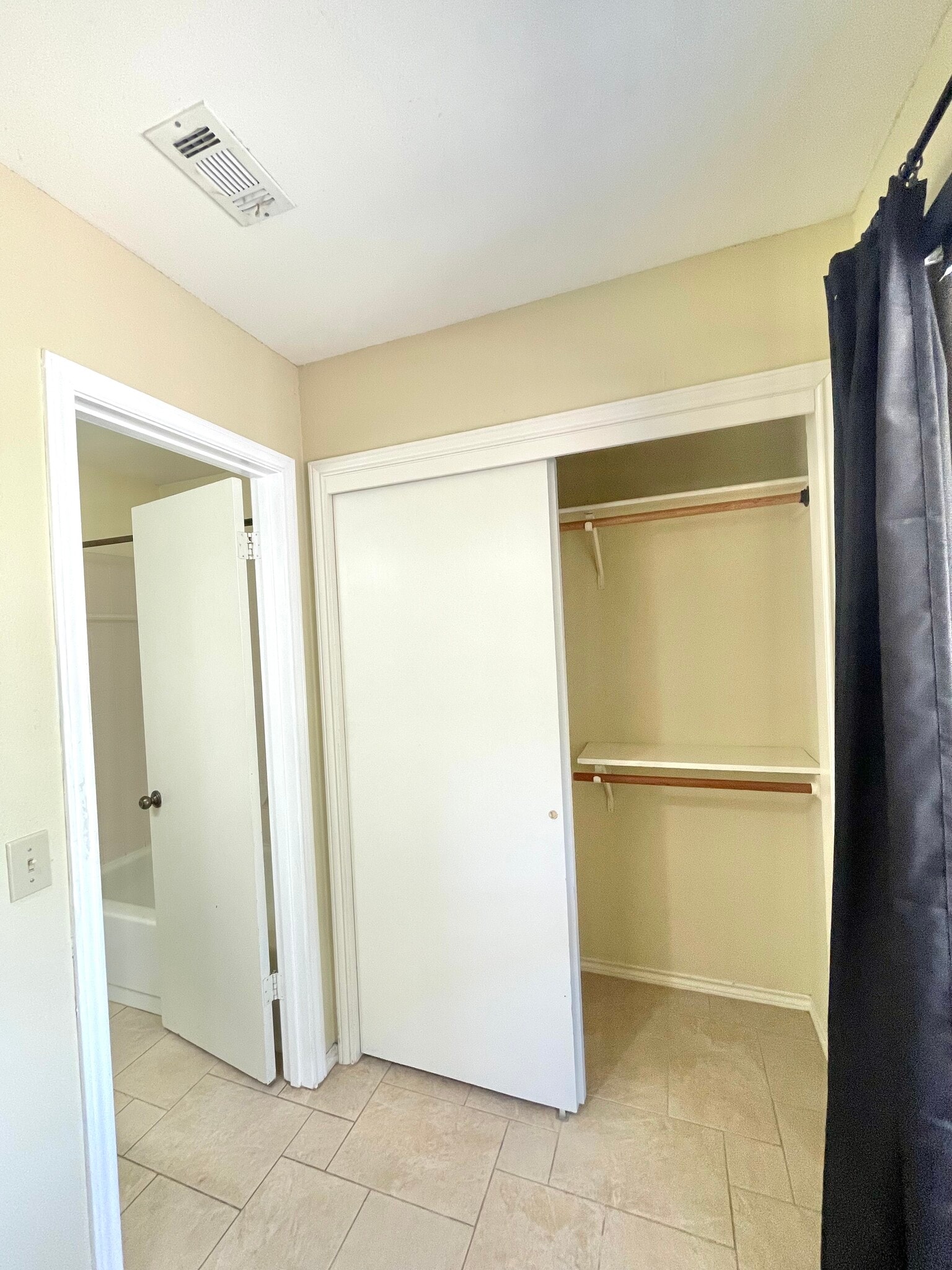 Master Bedroom Closet & Vanity Area. - 112 Lachite