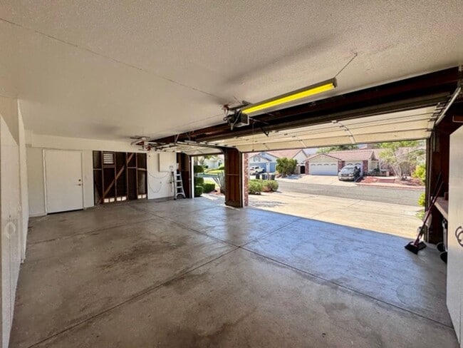Building Photo - Spacious South Corona Single Story with 3 ...