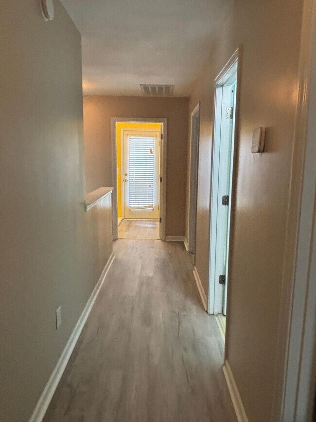 Building Photo - 1825 Polaris Dr