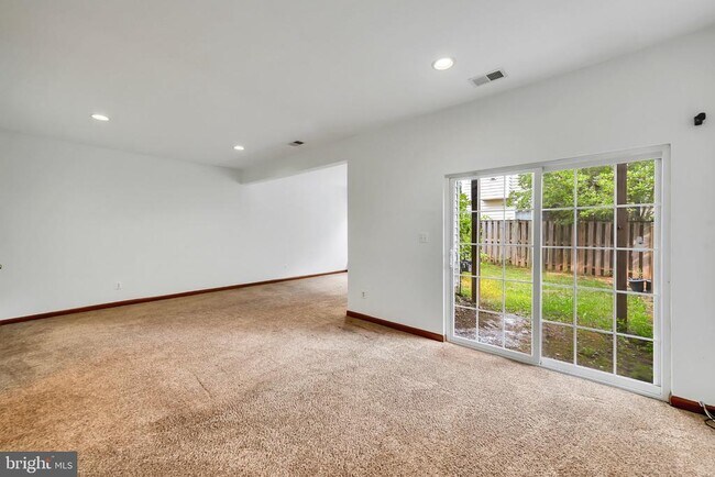 Building Photo - 42704 Sandman Terrace