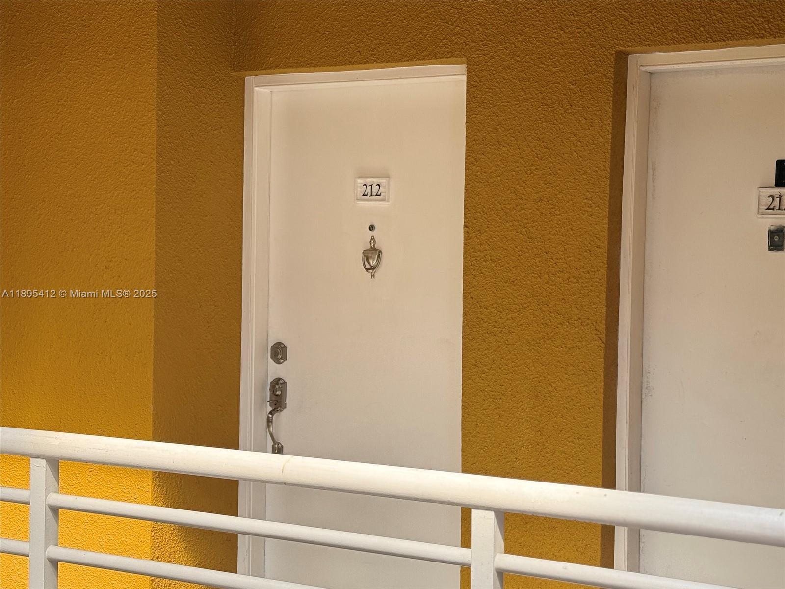 Building Photo - 9725 Fontainebleau Blvd