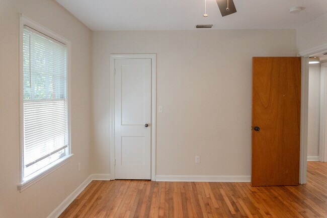 Building Photo - 1503 Fernando Dr