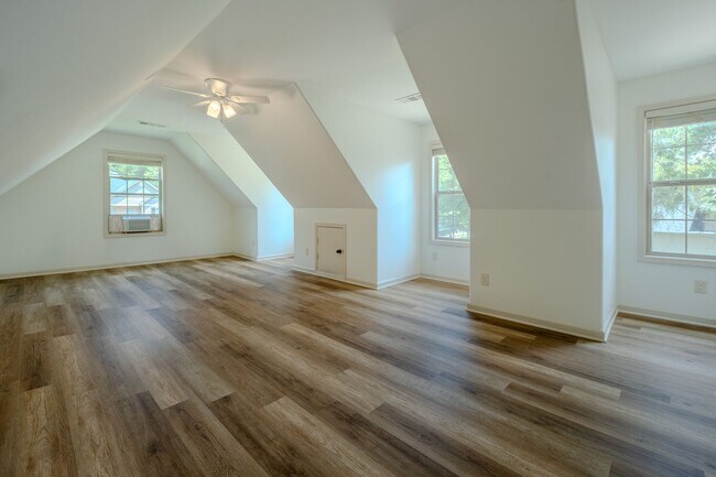 Building Photo - 115 Cypress Pl