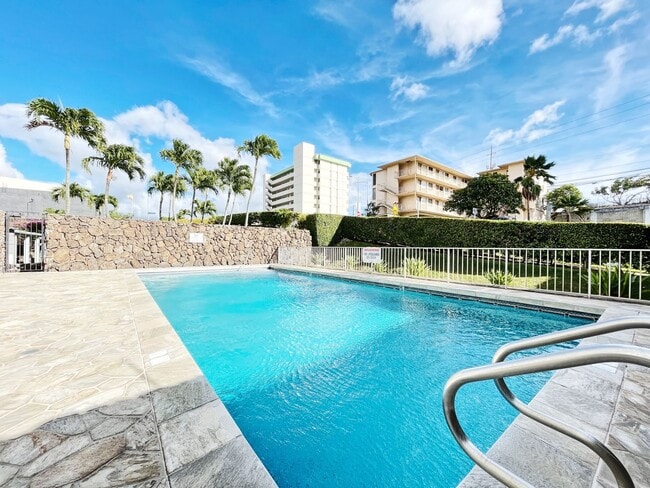 Building Photo - Ocean Views Salt Lake Condo with A/C