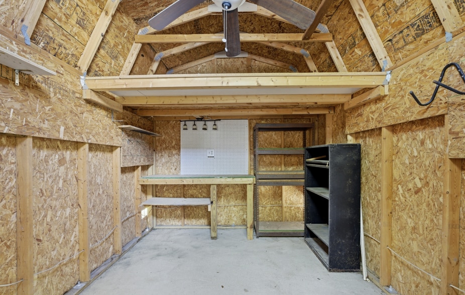 Building Photo - 2162 Saint Martins Dr E